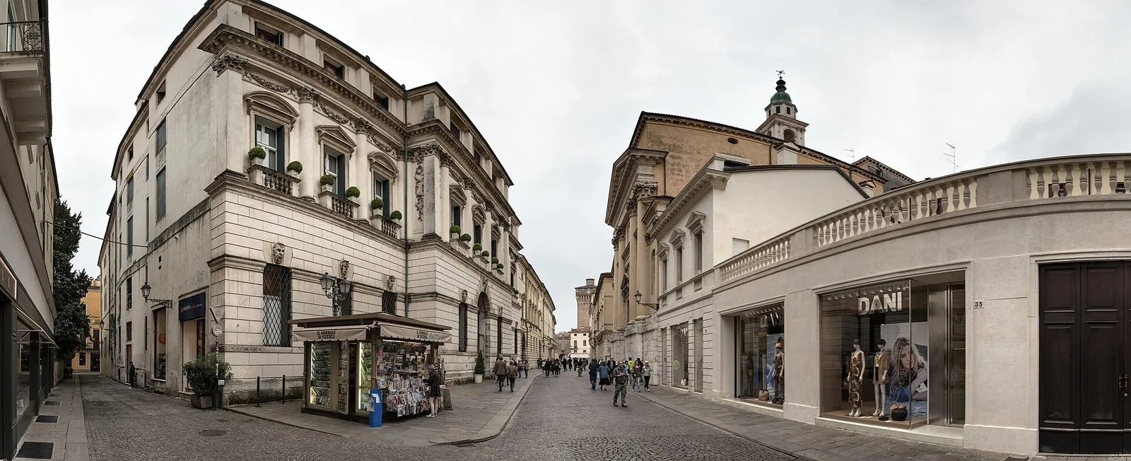 Corso Andrea Palladio, la via principale del centro storico di Vicenza