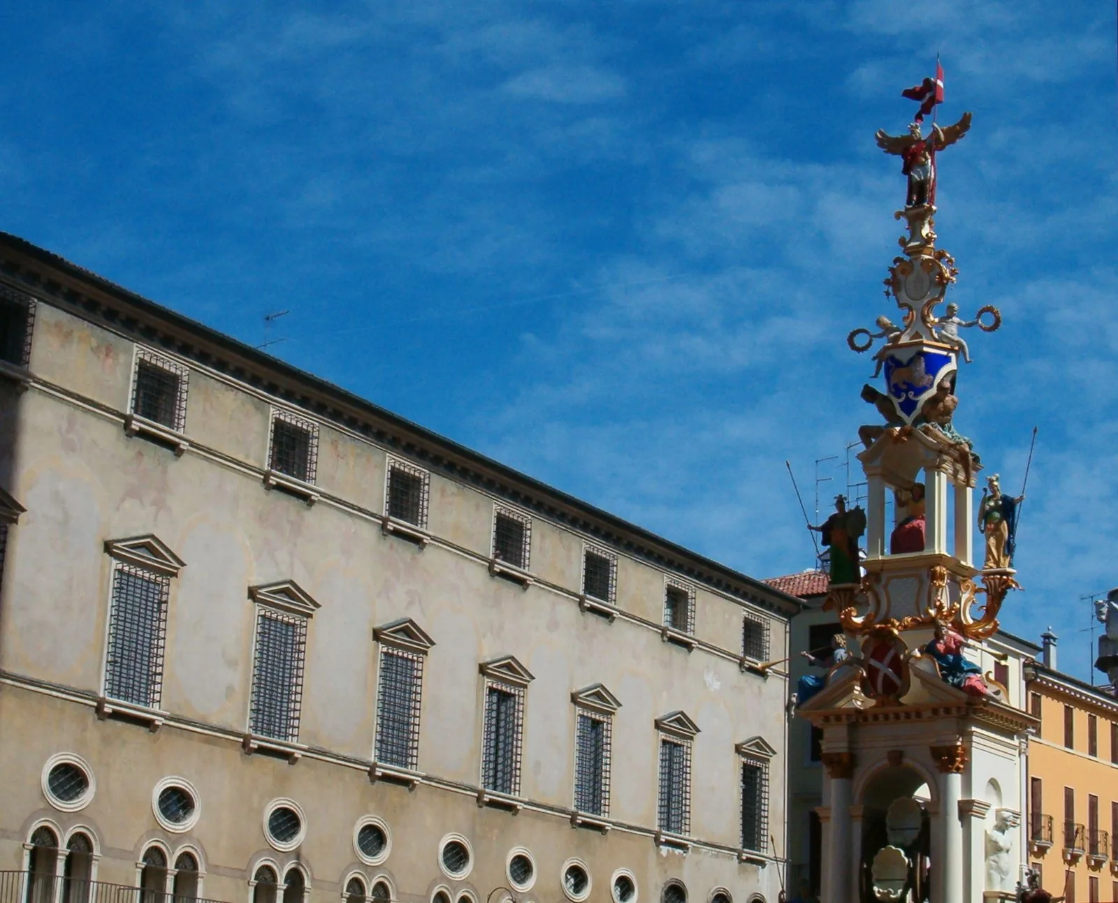 La Rua di Vicenza, la macchina processionale che sfila per le vie del centro